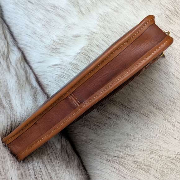 Vintage Coach 9834 Large Zip Clutch Bag in British Tan Pre-1994 - Picture 5 of 11